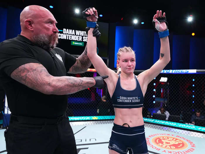 In the second fight of the night, Viktoriia Dudakova defeated Maria Silva by unanimous decision with scores of 29-28 (x 3).