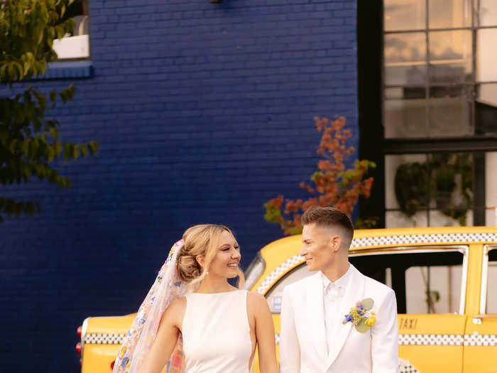 They also took photos with an old-fashioned cab to make the wedding feel even more New York.