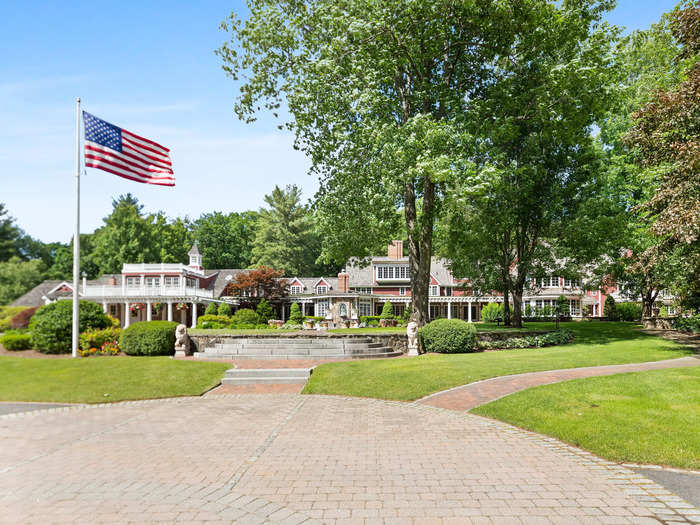 The main residence is a 25,000-square-foot house designed in the colonial style. It was originally constructed in the 1980s.