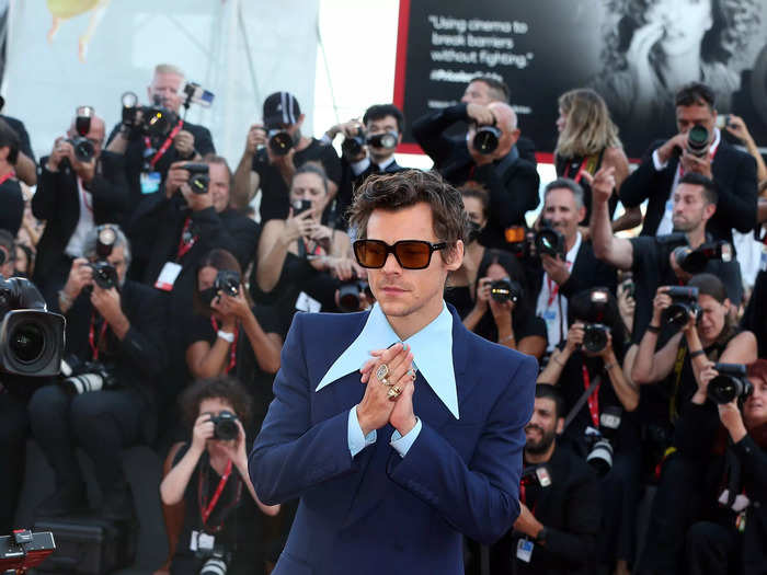 Harry Styles, who plays the other lead character, Jack Chambers, came to the red carpet in a blue suit with a big shirt collar.