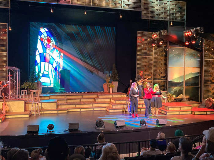 Many of the musical performances at Dollywood feature gospel music and religious imagery, as well.