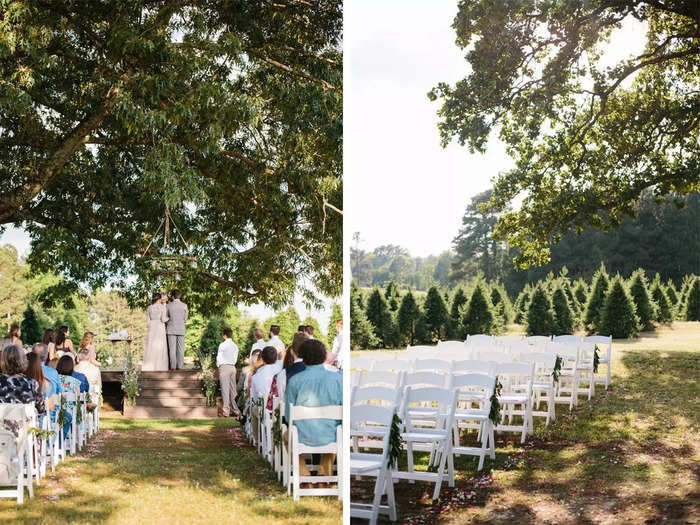 The ceremony decor was simple, thanks to the beautiful scenery.