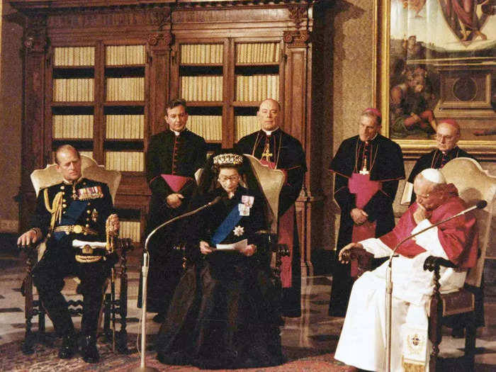 1980: The Queen visited the Vatican for the first time.