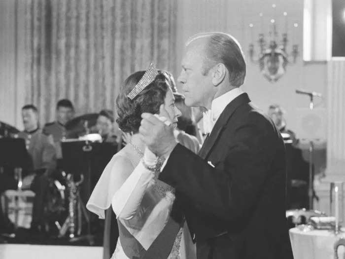 1976: US President Gerald Ford led Queen Elizabeth II in a dance following a State Dinner at The White House.