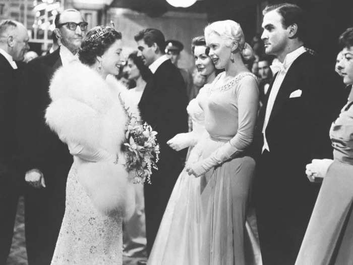 1958: Queen Elizabeth II met many famous figures throughout her reign, from politicians to movie stars like Jayne Mansfield.