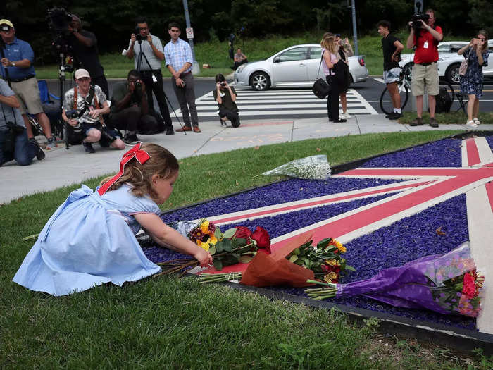 People laid flowers in the Queen