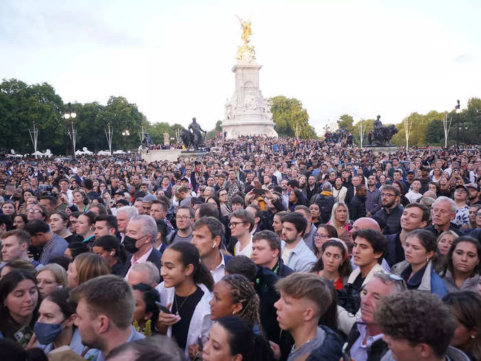 The crowd at Buckingham Palace grew throughout the evening.