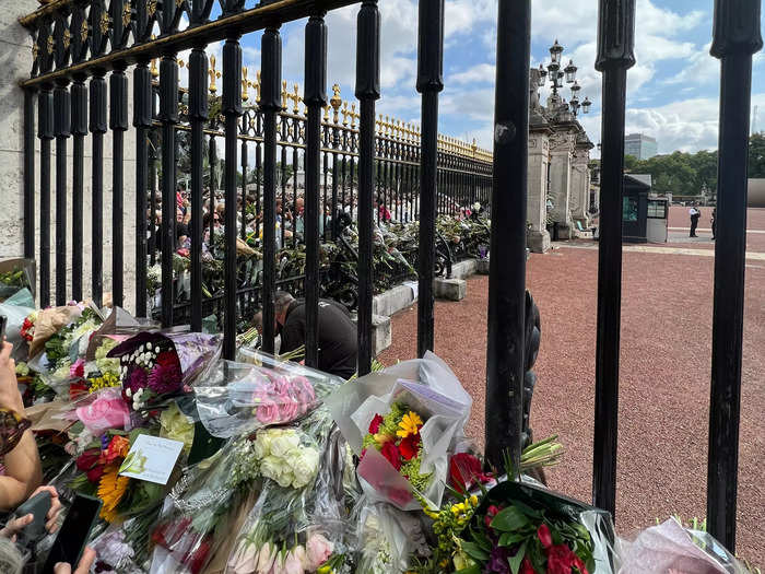 At one point, there were so many flowers that palace staff began removing some of them and bringing them inside.