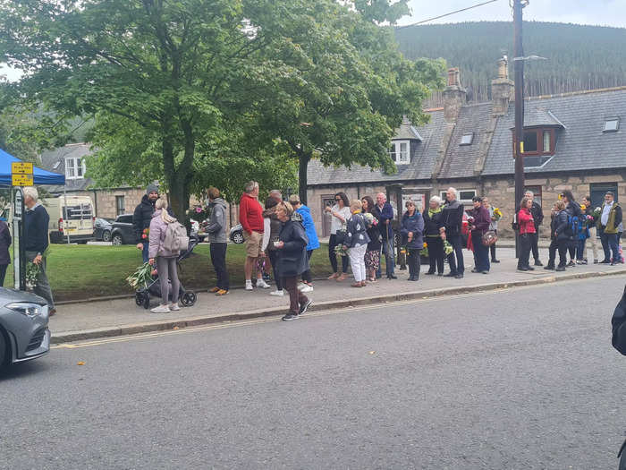 Later in the afternoon, the lines of people waiting to get on the bus to Balmoral grew longer.