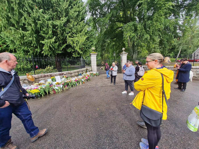 Another person said they made the one-hour, 40-minute journey from Dundee to Balmoral because they wanted to "be close to the royal family" during this sad time.