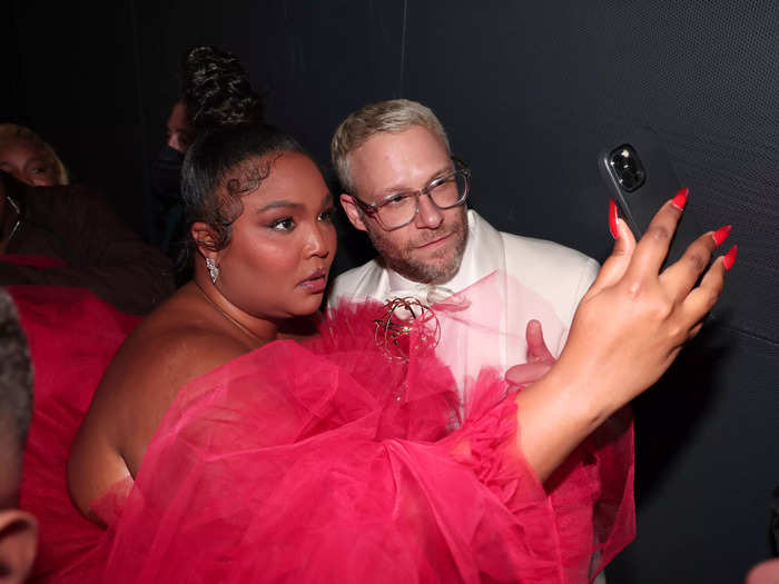 Lizzo and Seth Rogen posed for a selfie following her win for outstanding competition program for "Lizzo