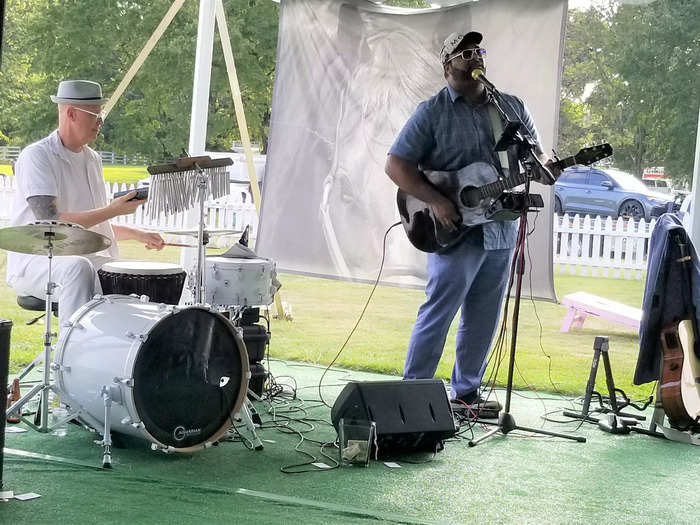 The two-person band Mojo was playing hits from the `90s through today in the Players