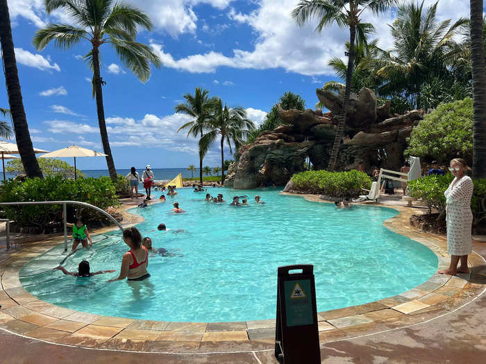 Another pool that I noticed was quite popular was Ka Maka Grotto, an infinity-edge pool facing the ocean, with a cavern housing a hot tub.