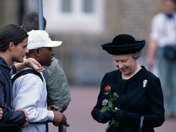 Queen Elizabeth paid homage to Princess Diana with two unprecedented gestures.