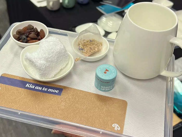 Before bed, ANZ offers passengers a "bliss sleep ritual" that helps them wind down. The kit comes with sleepy tea, sleep balm, and a light snack.