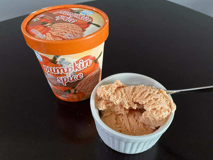 The pumpkin-spice ice cream had an amazing texture.