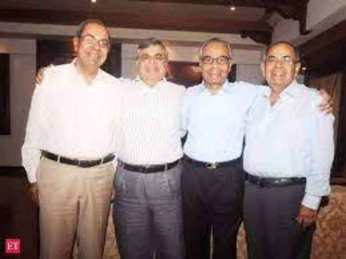 SP Hinduja and family