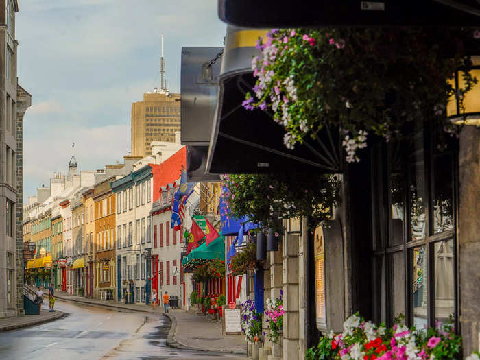 I also spent time exploring and photographing the surrounding streets full of shops and restaurants, like Quartier Petit-Champlain.