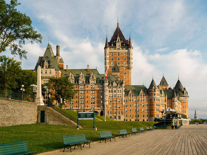 The hotel has a fantastic location. Just outside was Dufferin terrace, a boardwalk with restaurants and benches overlooking the St. Lawrence River. I thought it was peaceful and quiet in the morning, but crowds filled the terrace by the afternoon.