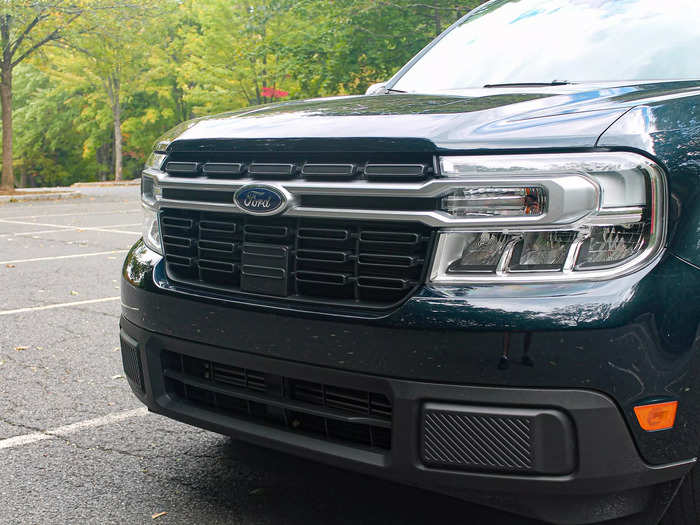 The Lariat comes with 17-inch aluminum wheels (optional 18-inch ones on my tester), silver trim across the grille, and body-colored mirrors.