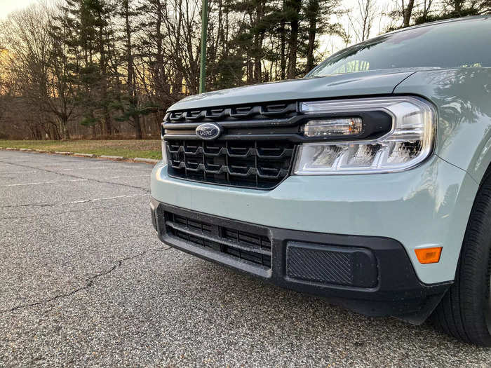 The XL gets basic steel wheels, a black grille, and black side-view mirrors.