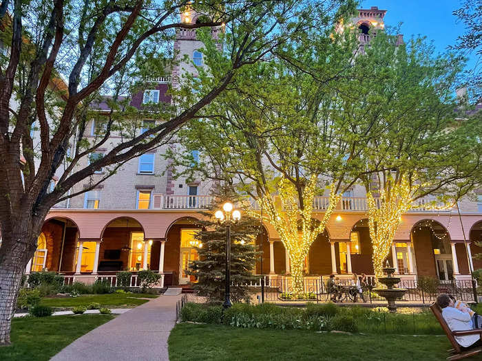 I left the hotel close to sunset to explore Glenwood Springs. Outside, the hotel had fire pits, twinkling lights, and lush greenery for guests to enjoy.