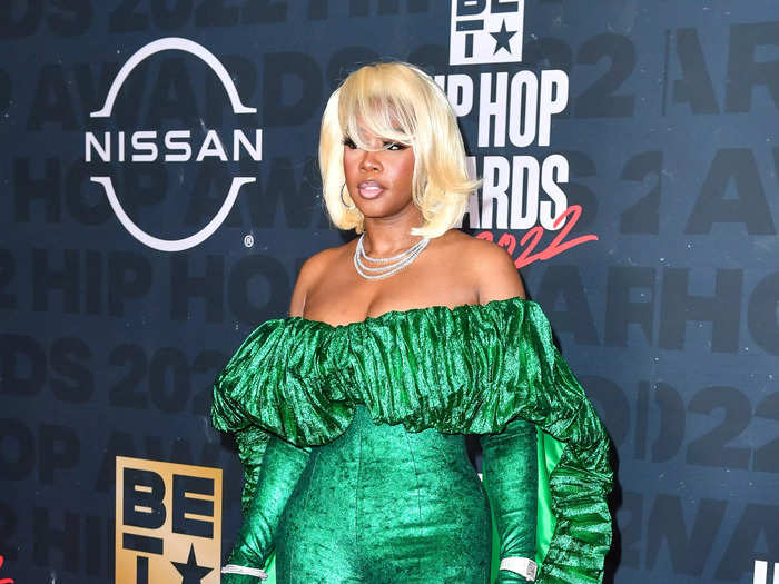 Remy Ma brought high drama to the red carpet in a head-to-toe emerald bodysuit with a ruffled train.