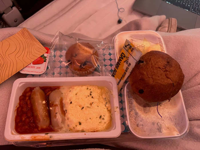 About 2 hours before landing, the crew served breakfast. We were given an option of eggs, chicken sausage, and baked beans, or cinnamon hotcakes. Each came with fruit, a roll, and a drink.