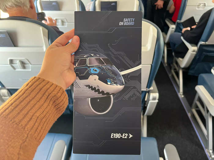 Overall, my flight on the E195-E2 jet was a surprisingly calm and relaxing experience. The minimal noise made it easier to enjoy the ride, and the 2x2 configuration ensures passengers will avoid the middle seat.