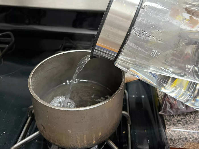 To start, add two quarts of water to a pot. Cool water works best as it preserves the flower