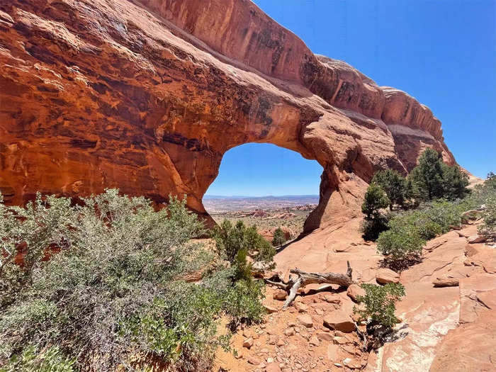 Devils Garden Loop felt vacant compared to Delicate Arch in Arches National Park.