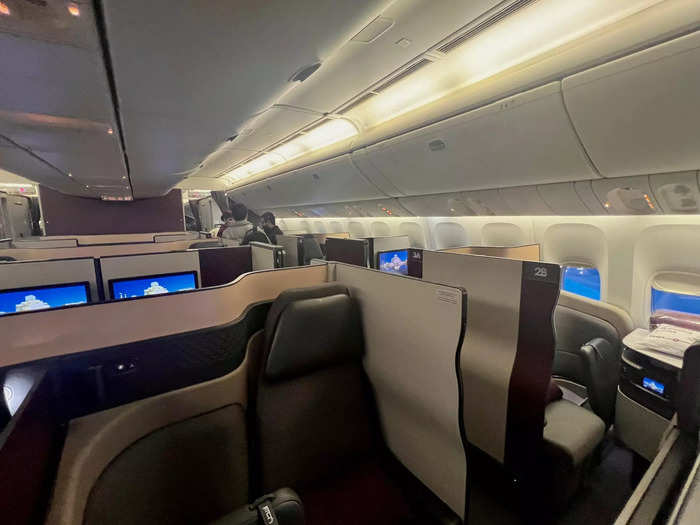 Like the 787 business class, QSuite is configured in a 1x2x1 configuration, meaning all passengers have direct aisle access.