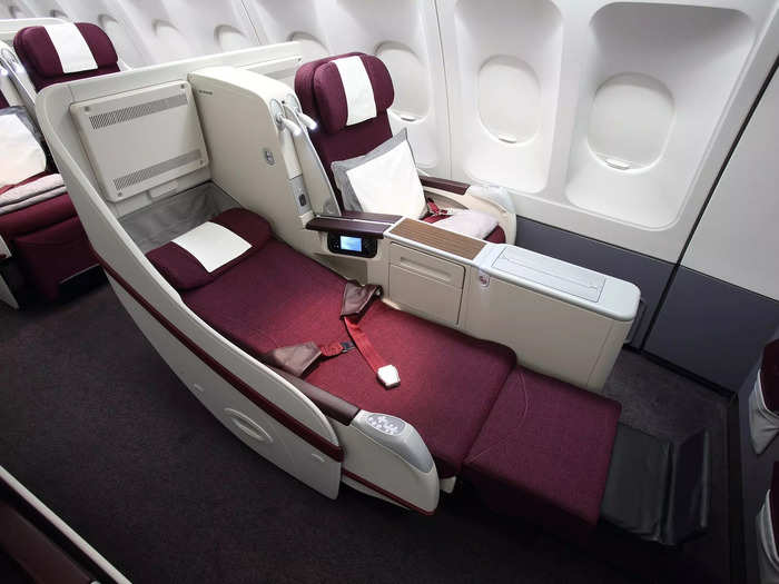 The old cabin is configured in a 2x2x2 layout, meaning window-seat passengers do not have direct aisle access, and there is less privacy between neighbors.