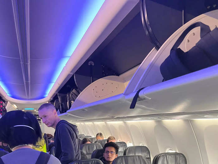 We started boarding the Boeing 737-900 around 7:40. I was one of the last people on the plane, but there was still space in the overhead for my carry-on.