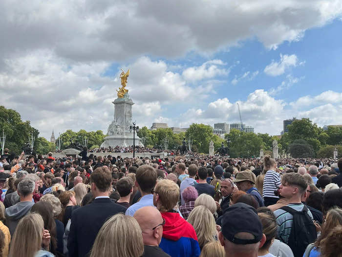 Later that day, the king traveled to London where he met thousands of well-wishers who paid their respects to the late Queen at Buckingham Palace.