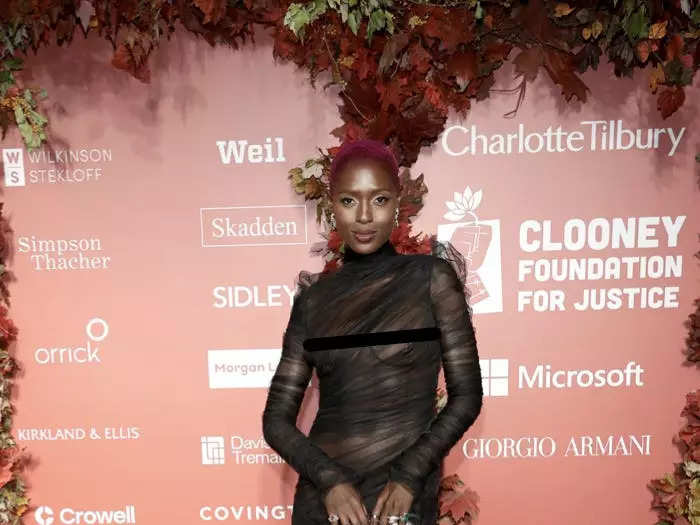 Turner-Smith displayed a pink-dyed buzz cut and Christian Siriano mermaid-style mesh dress at the Inaugural Albie Awards in September 2022.