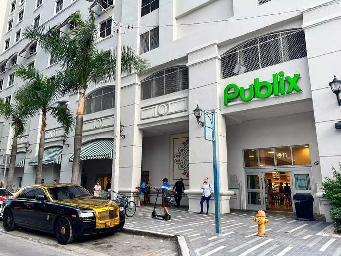 Many locals in Miami, myself included, shop for groceries at Publix. Brickell is home to two.