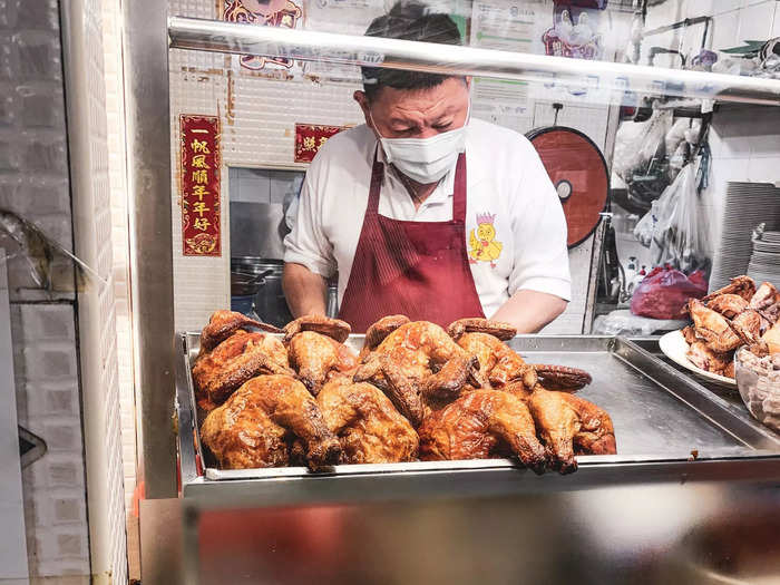 Like most kopitiams in Singapore, there was only one stall serving up chicken rice.