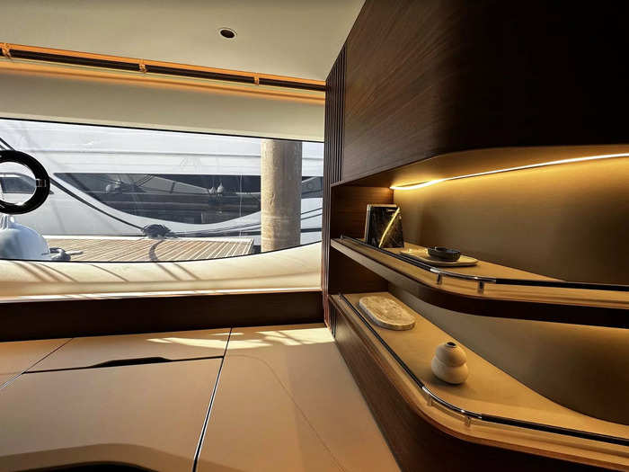 The fixtures are rounded, which gives the yacht a smooth feeling.