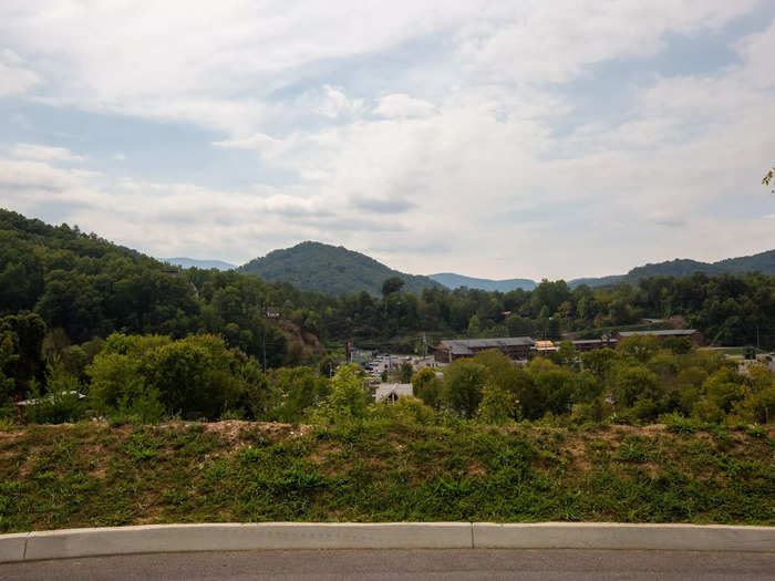 But somehow, the Buffett-branded hospitality giant has managed to bring a warm, relaxing, and quiet flair to the Tennessee mountainside.