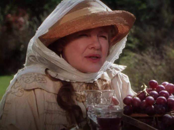 Dianne Wiest played the other aunt, Jet.