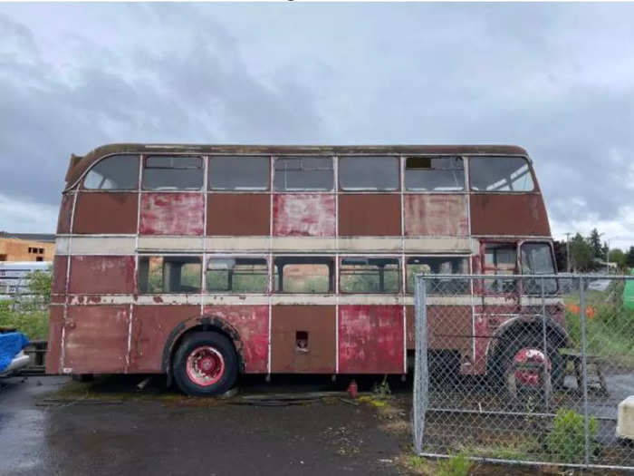 It was not an easy task: The bus had been sitting in an outdoor parking lot for eight years. It was dusty and grimy, with broken windows and missing panels.