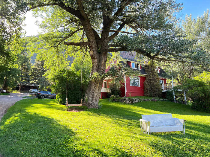 I immediately set out to explore the property to enjoy the gorgeous, sunny, late-afternoon skies, with little desire (or even a thought) to check in on social media. Nature