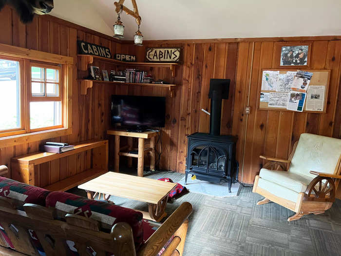 The lodge also houses a cozy sitting area, communal microwave, sink, ice machine, ping pong table, board games, and plenty of kids