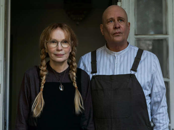 Mia Farrow and Terry Kinney play eccentric older neighbors of the Braddocks.