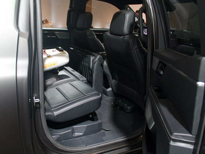 It boasts leather seats …