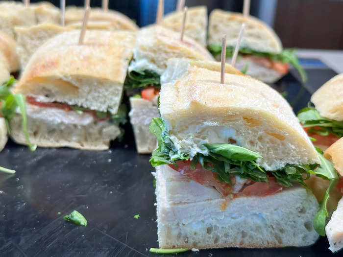 Food buffets throughout the lounge offered seasonal menu items for dine-in meals or grab-and-go snacks. Delta