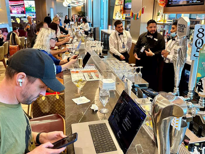 The worst sin of all: The awful draft beer selection of Michelob Ultra, Golden Road Wolf Pup Session IPA, Angel City IPA, and Firestone Walker 805 was pedestrian even by airport bar standards.