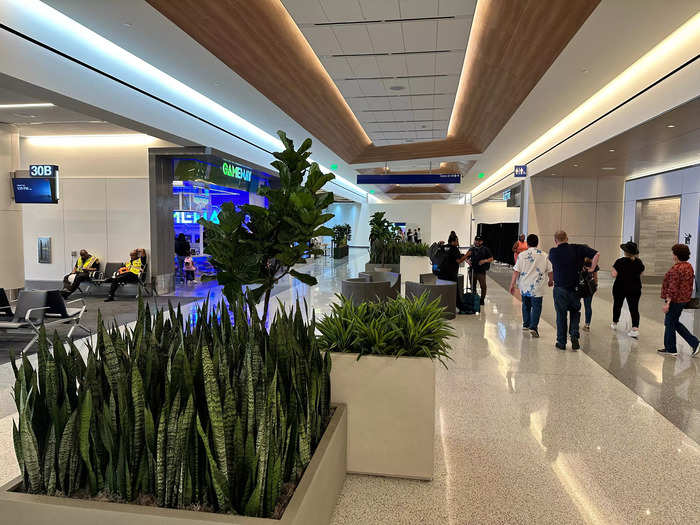 Delta kept the bigger of the two Sky Clubs in Terminal 2 open -- giving the airline capacity for up to 800 passengers at a time at the two lounges. Delta closed its converted Virgin airport lounge in LAX