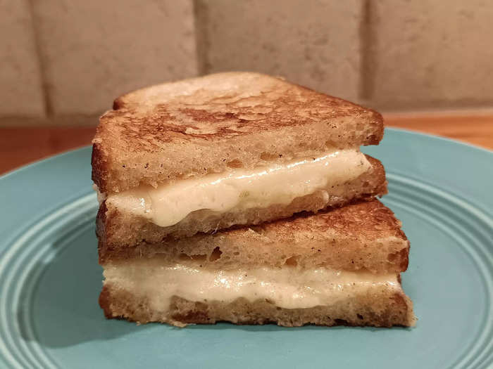 The bread had a sweet, yeasty aroma and nice tang.